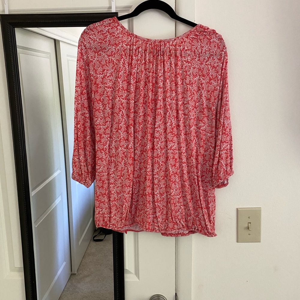 Women’s Shirts - Picture 6 of 7